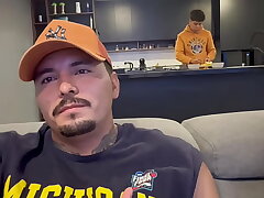 A mis visitas les doy aloofness mejor atención, les invito chelas, agua, chupada de verga y también les meto mi palanca de cambios por el culo venerable man lovemaking videos joyful asian