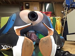 Extremeslut66 furzt durch einen Tunnel-Plug und schiebt sich einen langen Dildo währenddessen in den Arsch sex videos asian gay uncle