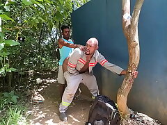 Negão saiu da obra pra dar o cuzão pro guardador de carros do parque . tumblr asian gay sex videos