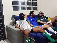 Como será que terminou essa partida de futebol? Adivinhem (Prévia) asian gay sex videos tamil