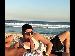 FODA NA PRAIA COM O VENDEDOR PAUZUDO - linktr.ee/marretaxx asian school gay boys carnal knowledge videos