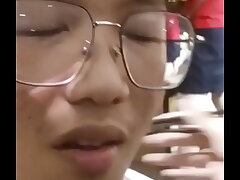 年輕小伙流露淫蕩神情讓人欲罷不能 asian old gay uncle sex videos