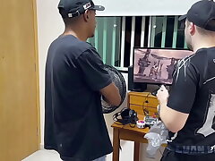 Nerd putinho, não pode ver um Motoboy que quer sentar na rola hack trabalhador asian uncle and gay sex videos