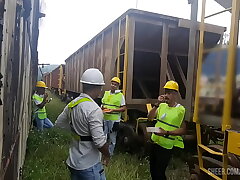 OS OPERÁRIOS PEGARAM PESADO NA HORA DO ALMOÇO FUDERAM O COLEGA PASSIVO E DERAM MUITO LEITE DE SOBREMESA sex videos hot gay asian