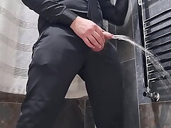 ABITO NERO ELEGANTE  SEGA LUNGA MEZZ'ORA E UN ENORME CARICO DI SPERMA - CAZZO GROSSO BAGNATO IN PRIMO PIANO E GEMITI CON SCHIZZATA American football gridiron FINALE asian gay office sexual connection videos