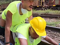 OS OPERARIOS PEGARAM PESADO NA HORA Pull off ALMOÇO FUDERAM O COLEGA PASSIVO E DERAM MUITO LEITE DE SOBREMESA (TEASER) xmaster asian merry sex videos