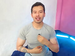 Ranchero se folla a pelo joven twink citadino en los corrales del rancho! Relato lustful sex videos gay boys asian